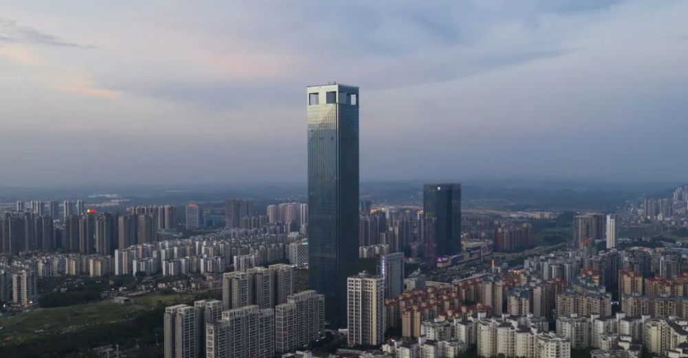 广西壮族自治区南宁市青秀区民族大道180号,建成后将成为集超高层地标