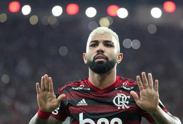 巴西"魔鬼"巴尔博萨:他领跑解放者杯金靴,也能在2分钟内染红