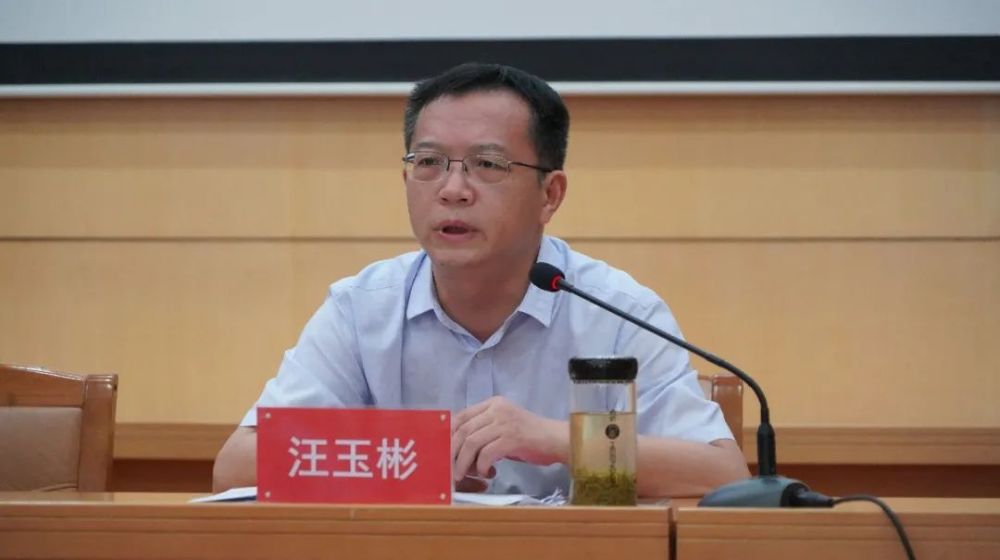 高铃,杨凌云荣获"公诉业务标兵"称号,章路,徐淼,江小良荣获"公诉业务