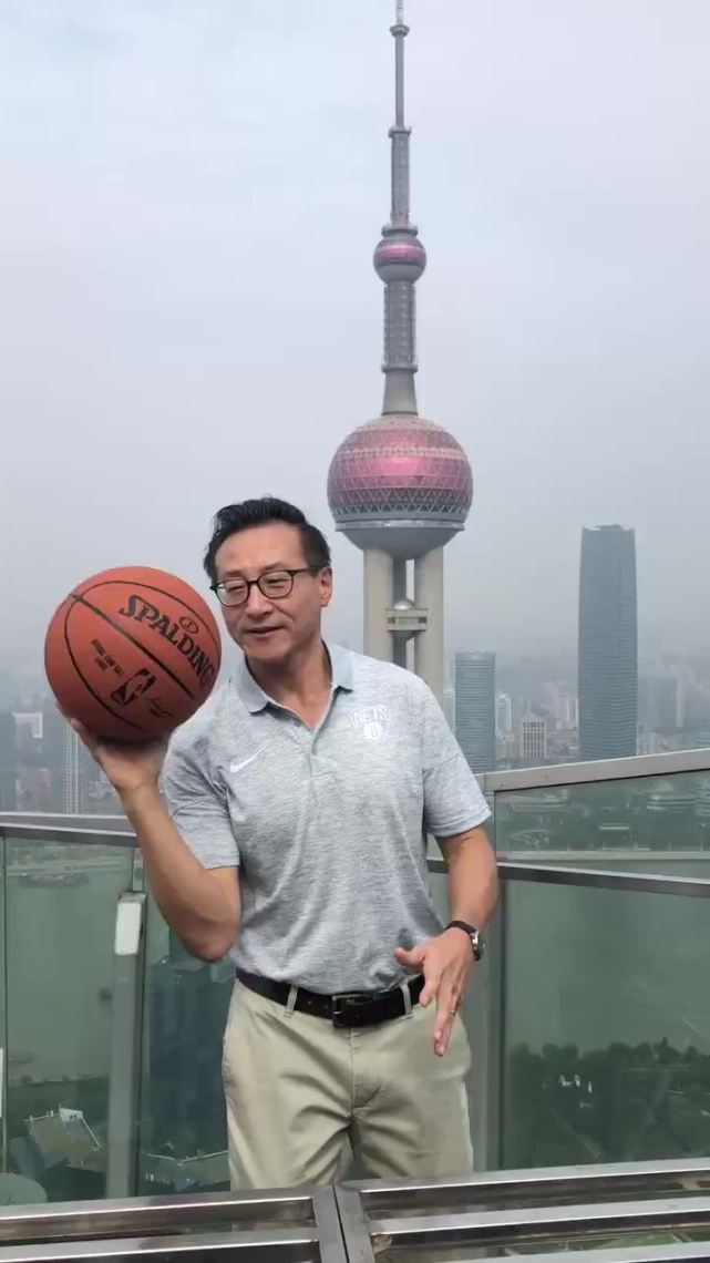 加拿大的华人首富,不仅自己坐拥千亿资产,岳父还是台南帮的大佬