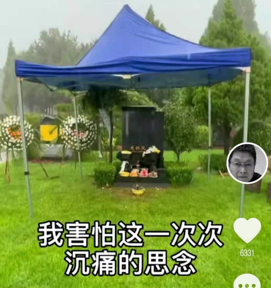 王为念母亲去世7天,他走在雨中心情沉重,写给母亲的歌让人落泪