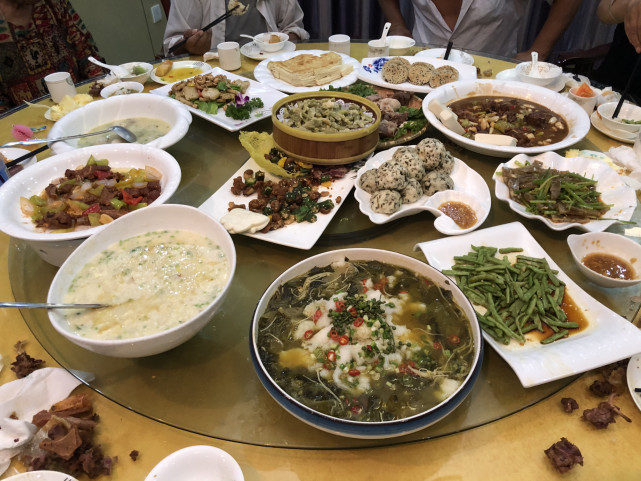 三线城市600元包桌22道菜,菜品不赖,朋友:我家这边要1200元