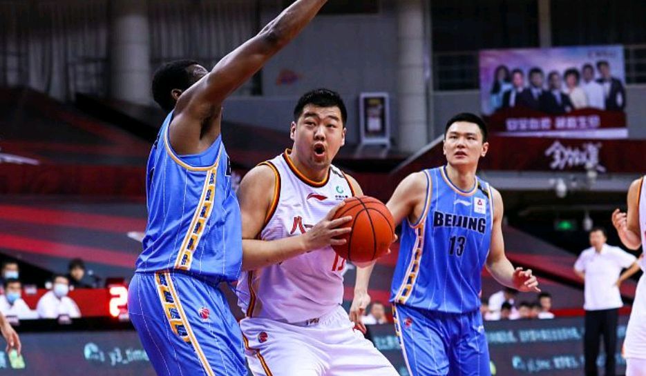cba CBA速递：辽宁心仪中锋赛季报销，首钢签约天才前锋，福格启程回辽