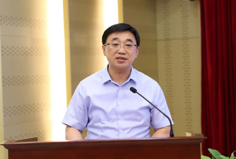 吉林省民政厅厅长肖模文,中国建设银行吉林省分行副行长朱治昌,分别在