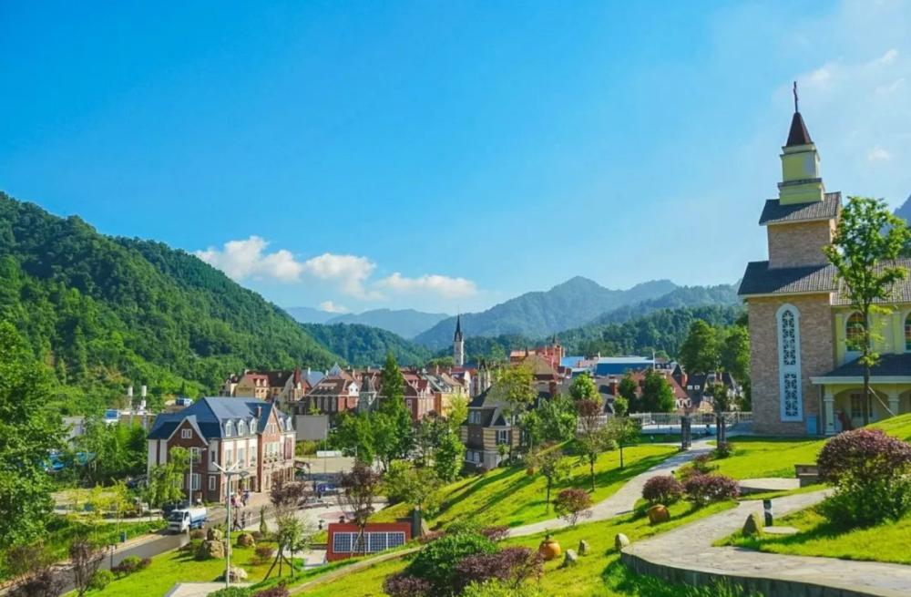 成都童话小镇:森林覆盖率超90%,自驾2h直达!