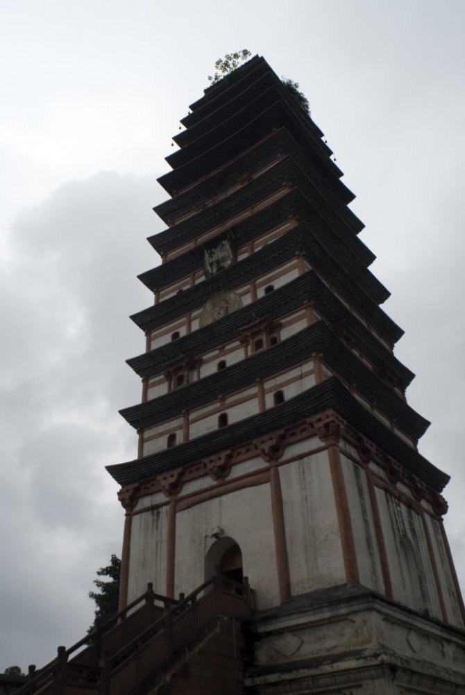 四川一座通高37.9米的古塔,是方形十三级密檐楼阁式砖塔