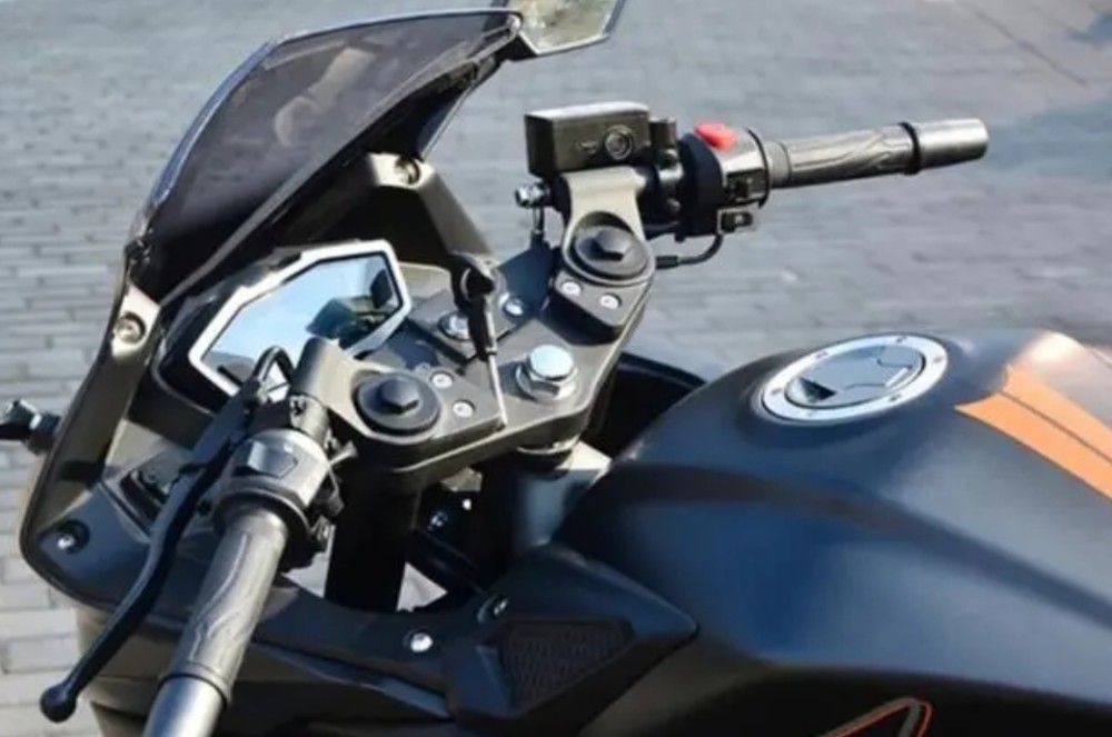 预算2万元 英伦复古赛科龙re3和防赛无极300rr 新手怎么选 全网搜