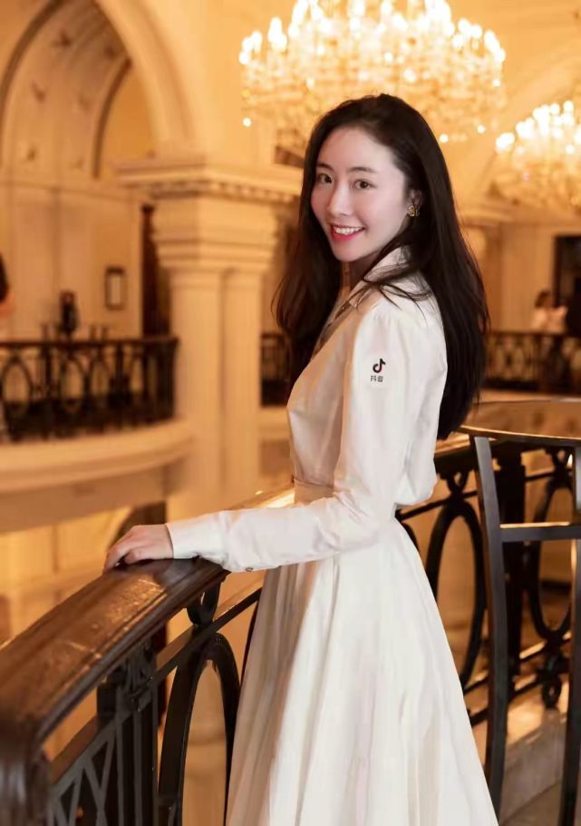 陈露发文暗怼陈岚,否认敲诈勒索900万,字里行间对霍尊还有感情