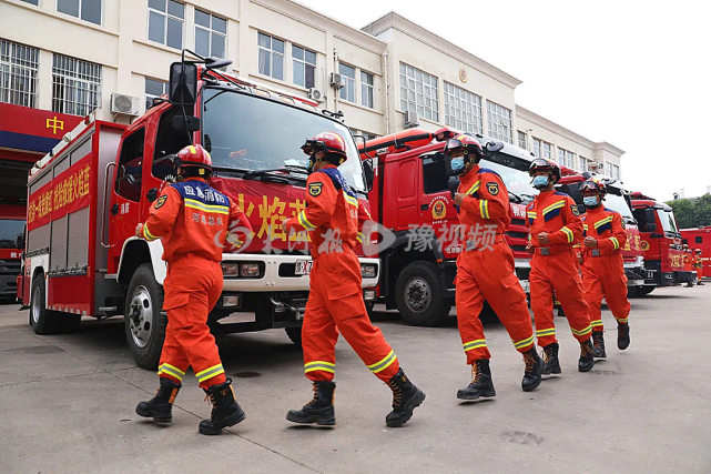 再战强降雨河南5地210名消防指战员已出动