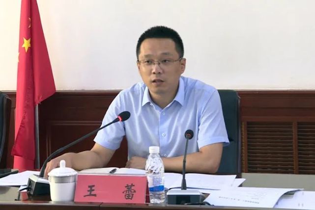 观看辽阳县段"电视问政"视频片