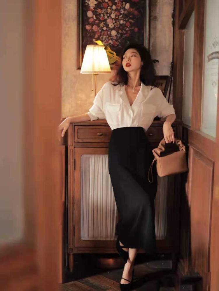 女生要学会"港风穿搭",轻松摆脱路人感,变身氛围感美女