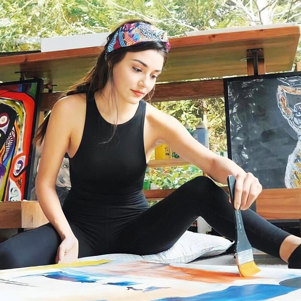 土耳其女星汉黛·埃塞尔2020全球百大美女冠军_腾讯新闻