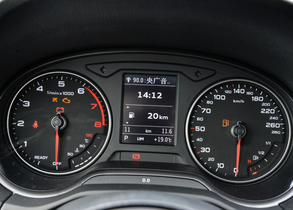 豪华suv奥迪q2l,颜值高油耗低,才16万多,最适合年轻人