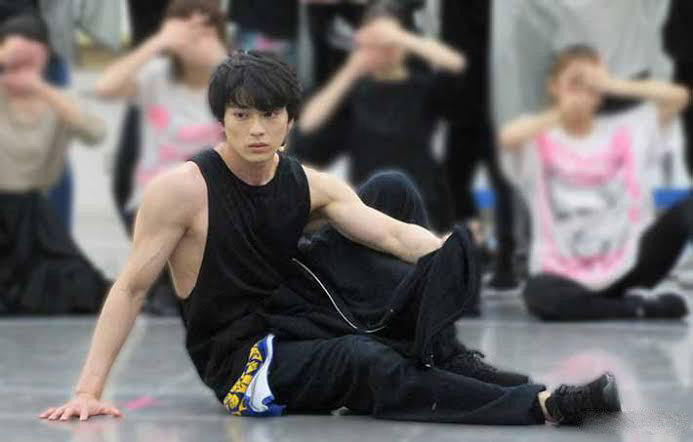 唏嘘雄霸千叶真一感染新冠逝世长子真剑佑在国外无法送行