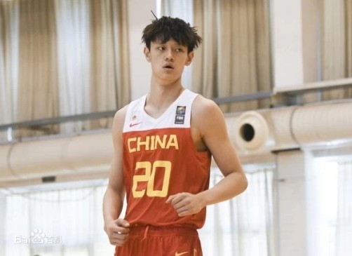 nba球队 纠纷结束，完成注册！18岁中国少年有鸿鹄之志，NBA才是他的舞台