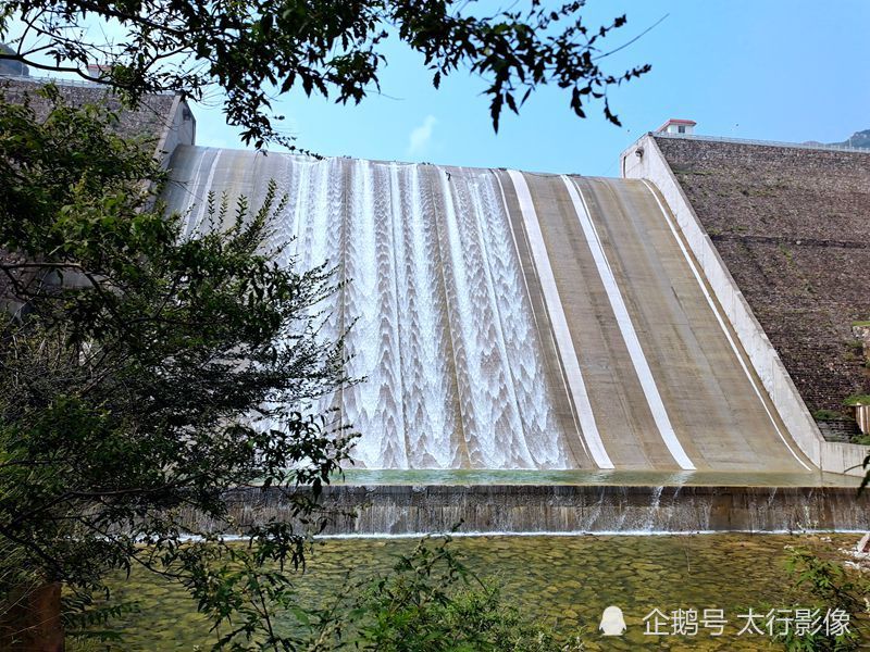20的暴雨让修建多年的林州市马家岩水库终于发了"威",不但首次蓄满了