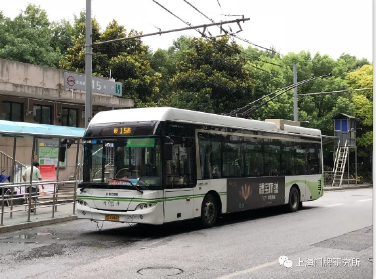 九2018年斜土路上体终点站,15路配车jnp6120bev1型(张渊源 摄)退休