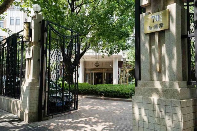 今天,我们看东湖路70号,基地上大部分是杜公馆原建筑物,1934年建.