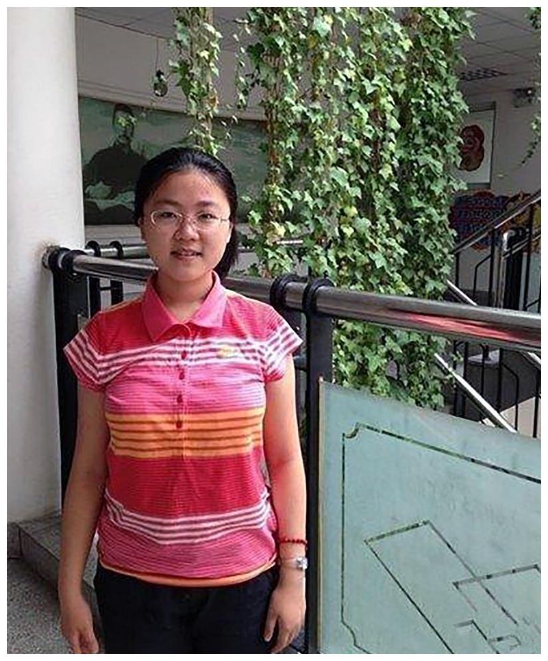 8年前,辽宁学霸刘丁宁放弃港大72万奖学金,退学二战实现北大梦