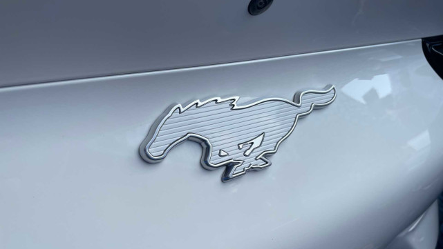 福特推出 mustang mach-e/mustang 特别版,采用专属冰白涂装