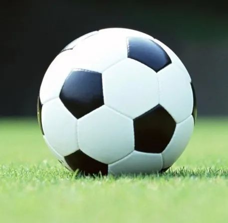 于是你就可以通过你已经知道的足球的样子,把这张图片的细节补充上去