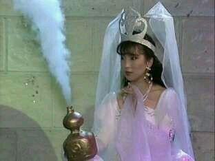 对,你没有看错,她就是《 金枝欲孽》里的腹黑皇后,香港演员陈秀珠 .