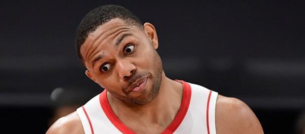 圆脸登换13号签,火箭已收到报价,而斯通还在谋划cc