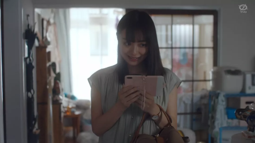 女主 大森桃江(内田理央 饰),表面上是一个清纯可人的上班族女孩.