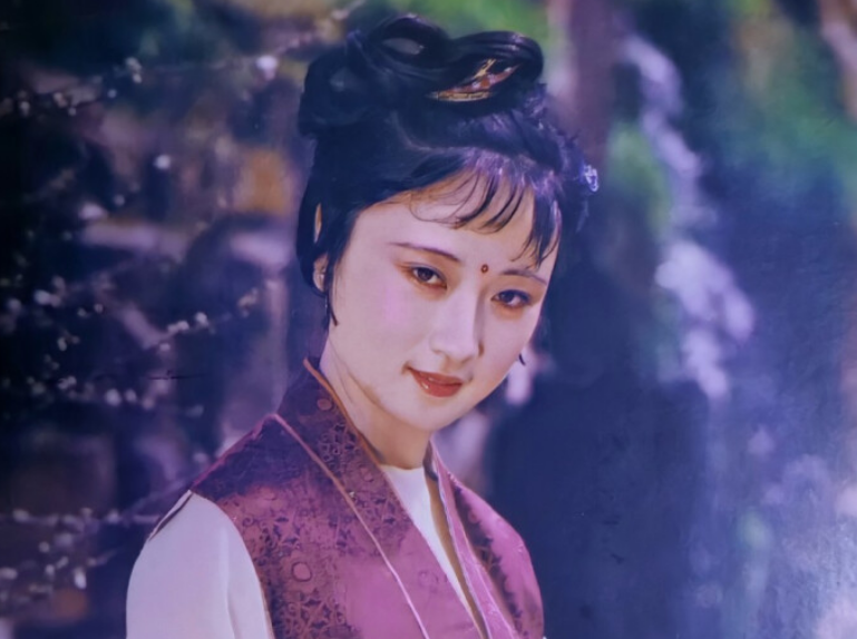 金陵十二钗之巧姐:出身高贵,却不受人待见,活成了父亲的耻辱