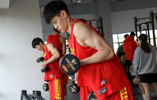 中国男篮 大利好！周琦后最有望冲NBA之人奔赴海外 未来能成国家队支柱？