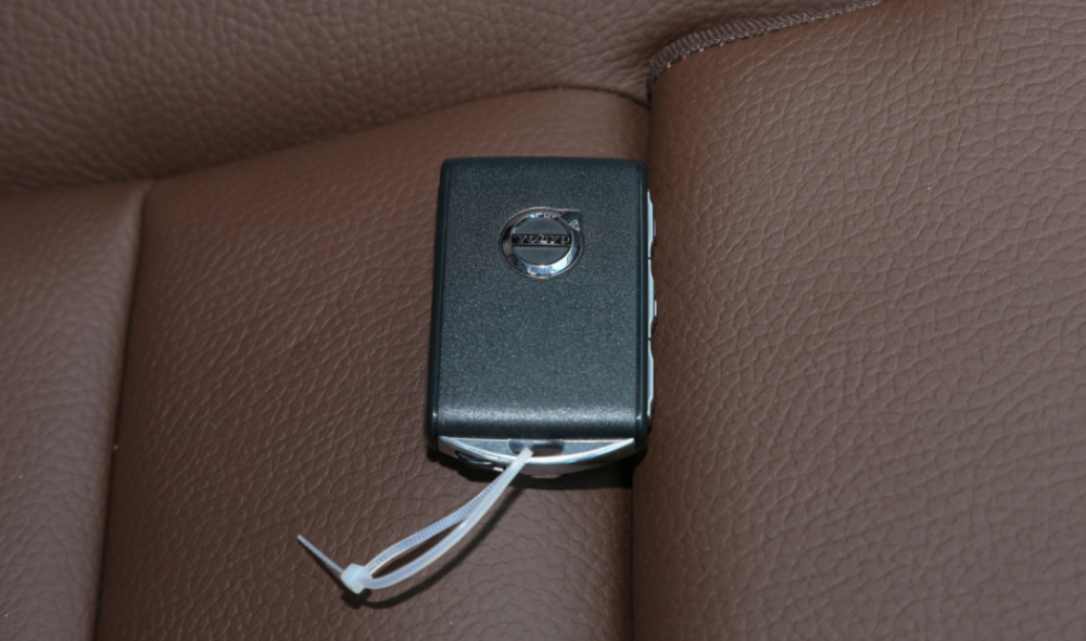 最快可6.9秒破百,沃尔沃s60兼顾安全与性能,运动版外观更好看_腾讯新