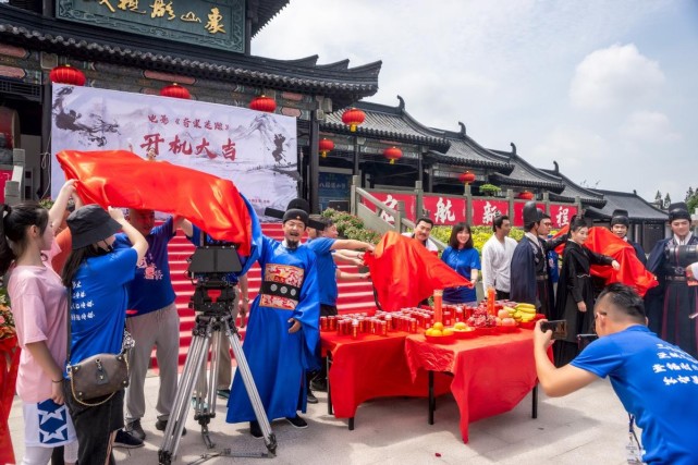 电影《奇案迷踪》在象山影视城盛大开机