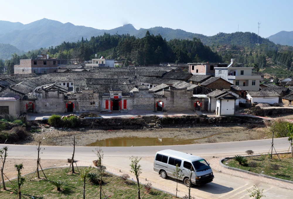 江西新余分宜县也有一客家围屋,其规模为赣西之最,风格别具一格_腾讯