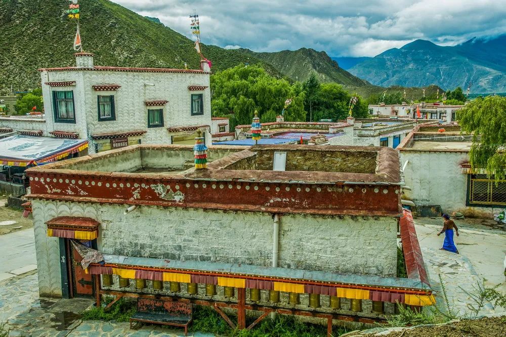 庆祝西藏和平解放70周年|晴朗的天空——青藏高原各族人民的新生活