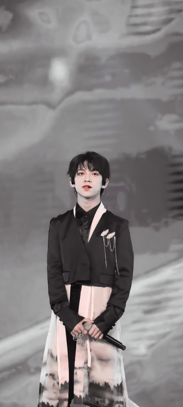 壁纸陈天润 提及年少一词 应与平庸相斥