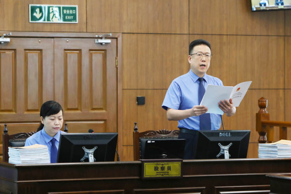 "百名红通"嫌疑人徐进贪污受贿违法所得没收申请案一审开庭_腾讯新闻