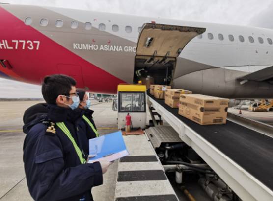 对于南京机场的疫情"失守