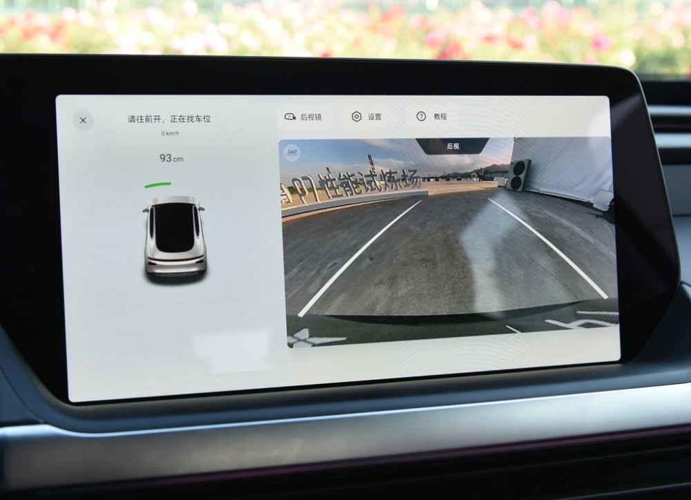 轴距近3米比特斯拉帅气最快43秒破百不烧油也能跑很远