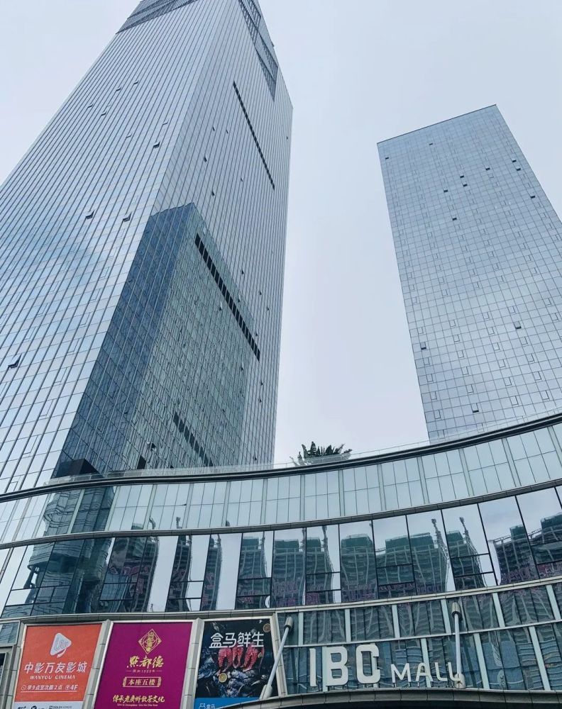 真珠光宝气深圳水贝黄金珠宝产业基地正开启大型换脸现场