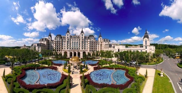 国信南山温泉酒店成为市民养生休闲好去处 近年来,长春市双阳区围绕