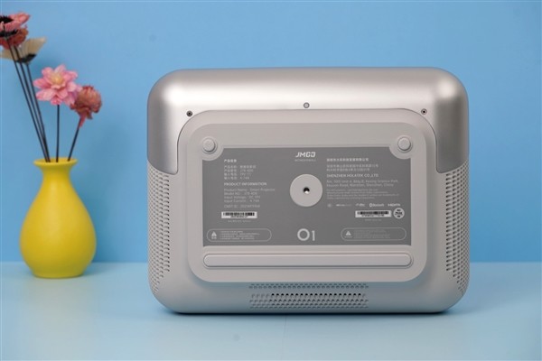 坚果智慧墙o1开箱图赏:圆润轻巧 贴墙投百寸画面