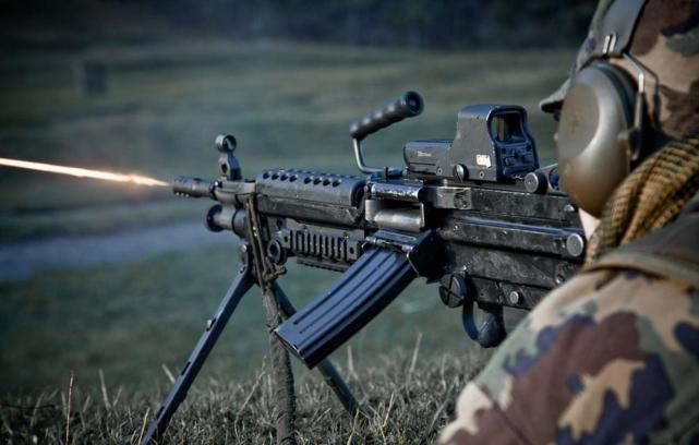 minimi轻机枪,便携火力神器.