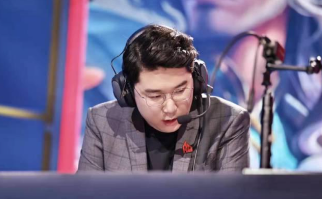 awoke下课ag的教练真不好当除了月光还有人能胜任吗