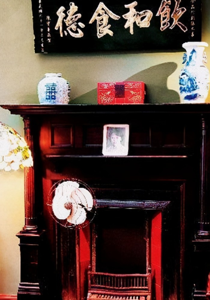 晒晒张信哲住的豪宅全屋墙面只有大白墙装修也太随意了