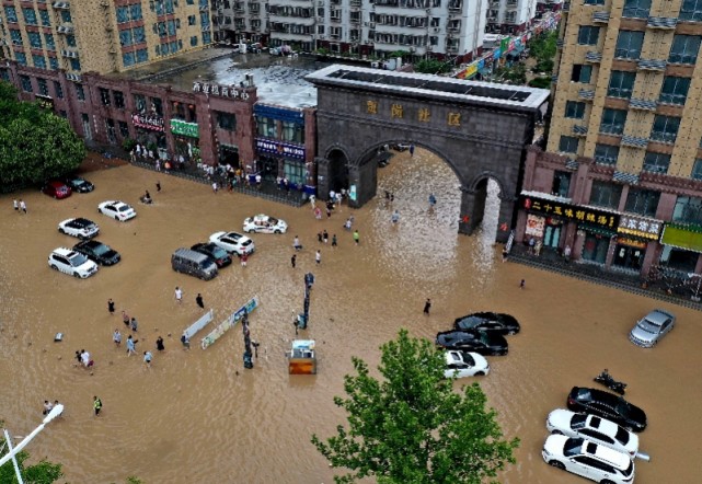 国务院暴雨灾害调查组进驻郑州:对失职渎职行为依法追责问责