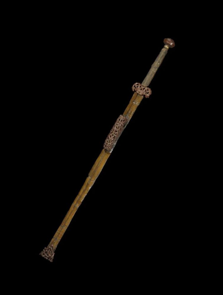 大英博物馆收藏有一把汉代铁剑,全剑长85厘米,剑首,剑格,剑璏,剑珌均