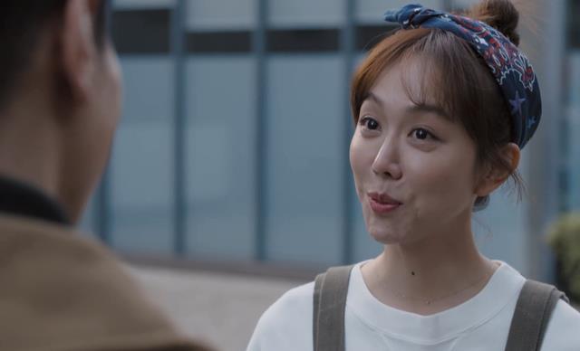 但黄礼林却让夏明将目光锁定在摄影师贺瑶身上,毕竟她是上海本地女孩