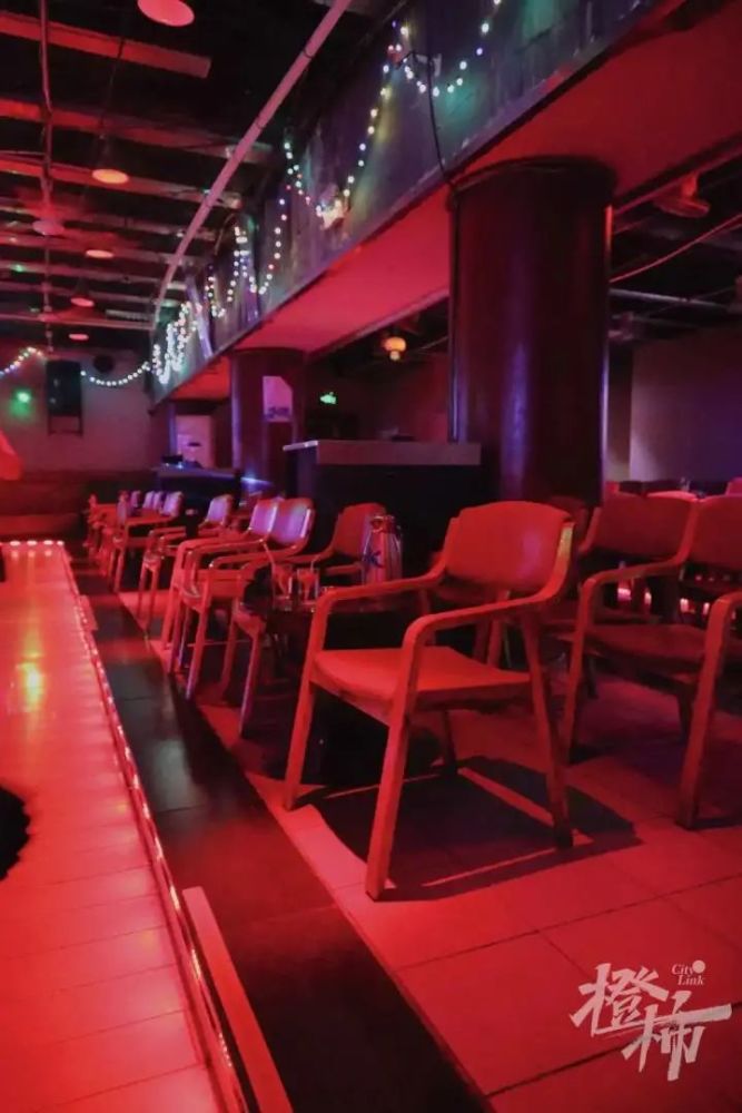 杭州立交桥下的歌舞厅开了26年票价5元
