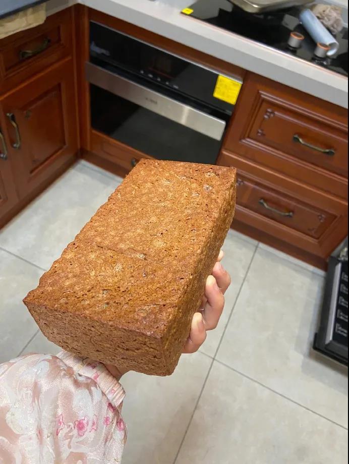 每日一笑:如何用面包机烤出一个标准的砖头