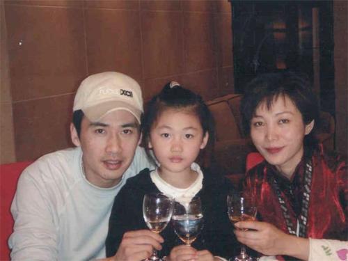 而凡清的妈妈徐欣,正是与柳云龙结婚多年的结发妻子!